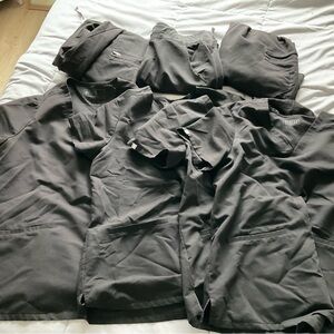 Figs Women's Charcoal Scrub Ensemble